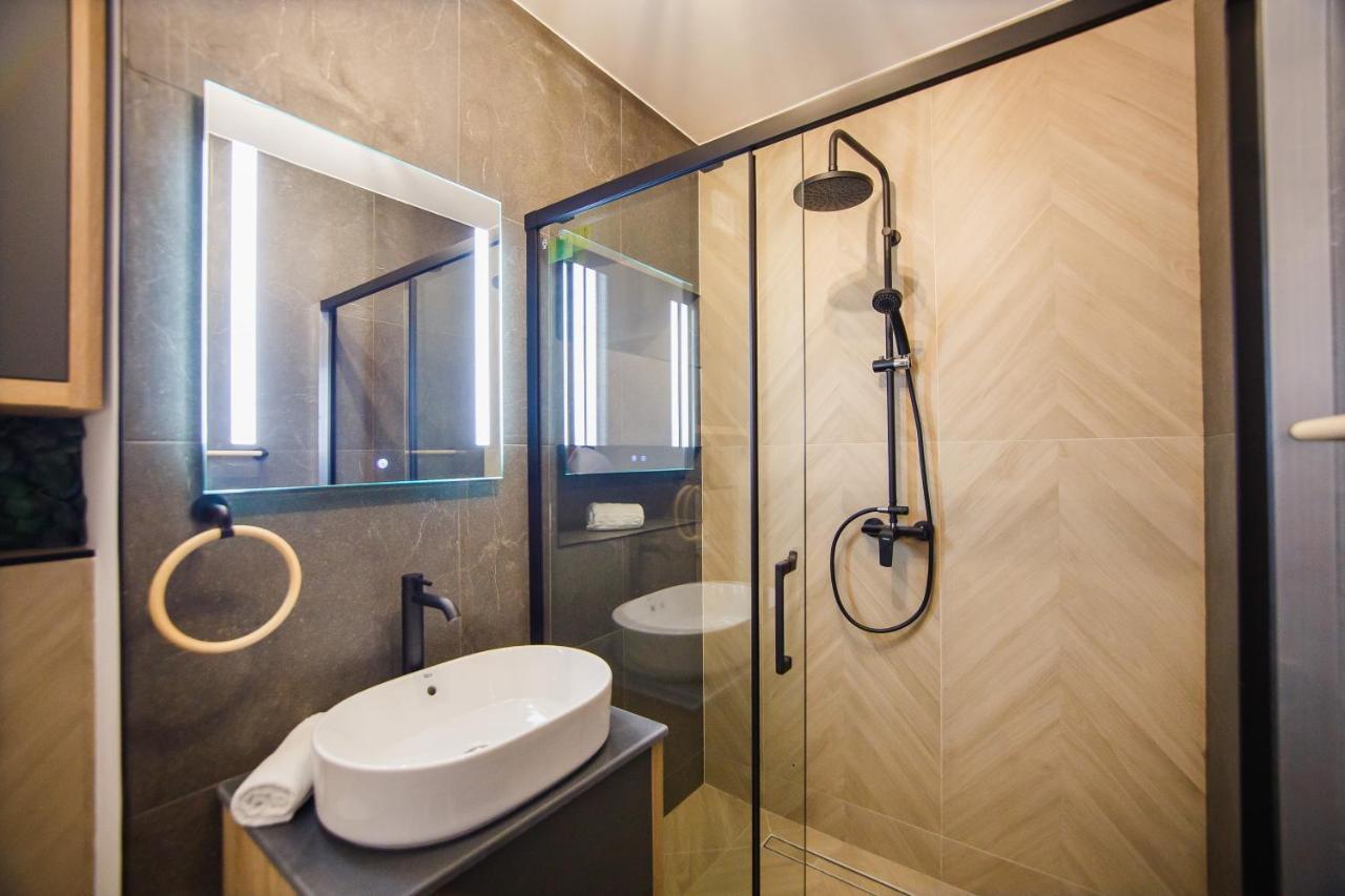 Duo Vibe Apartment Oradea Eksteriør billede