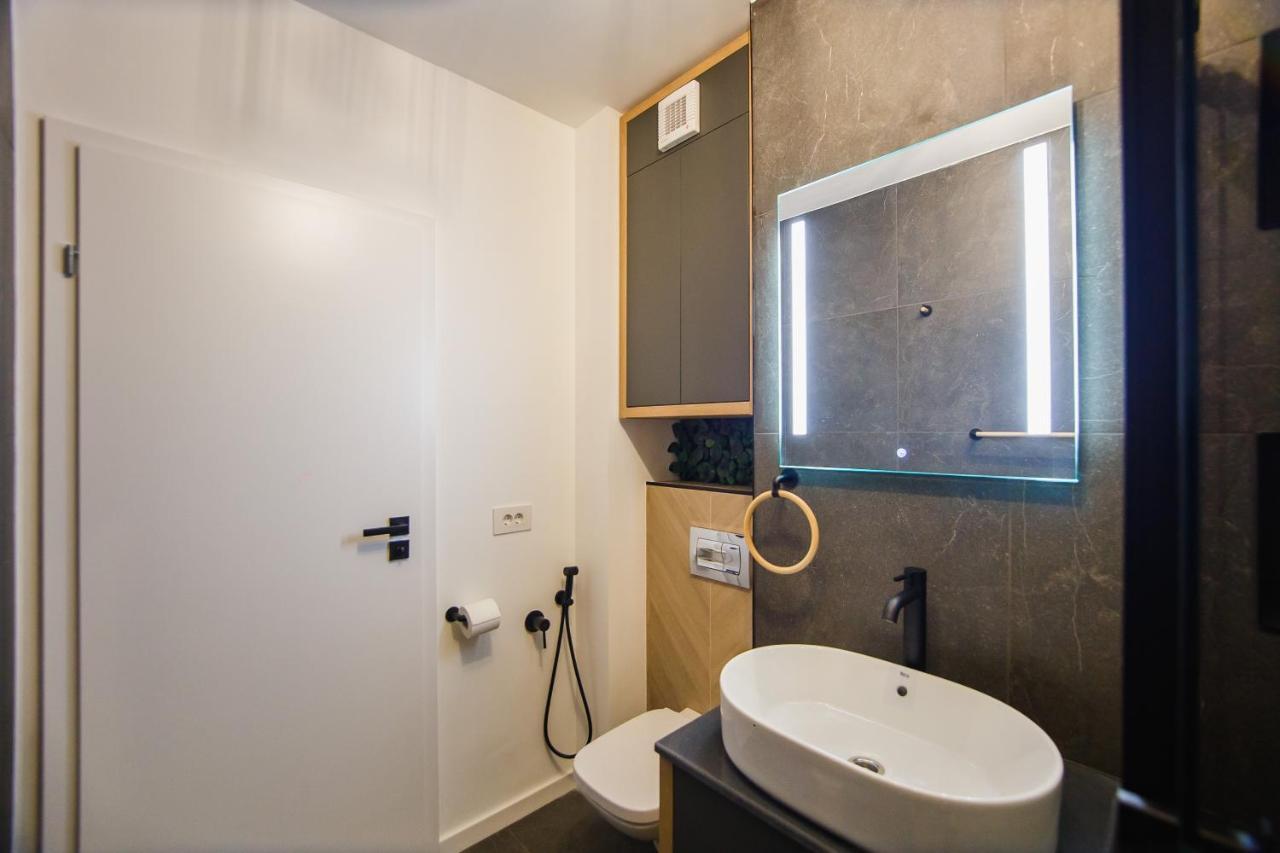 Duo Vibe Apartment Oradea Eksteriør billede