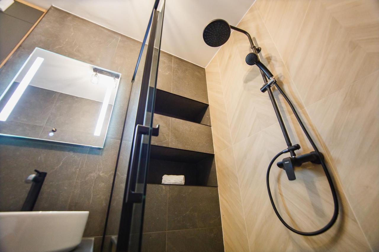 Duo Vibe Apartment Oradea Eksteriør billede